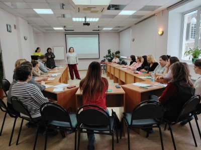 В Республиканском СРЦН прошло обучение по практике эффективного взаимодействия с семьями, находящимися в социально опасном положении и склонными к химической зависимости.